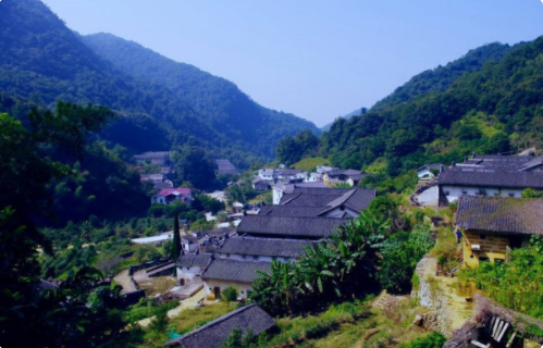 明堂内还有田园、树木。 明堂内还有田园、树木。